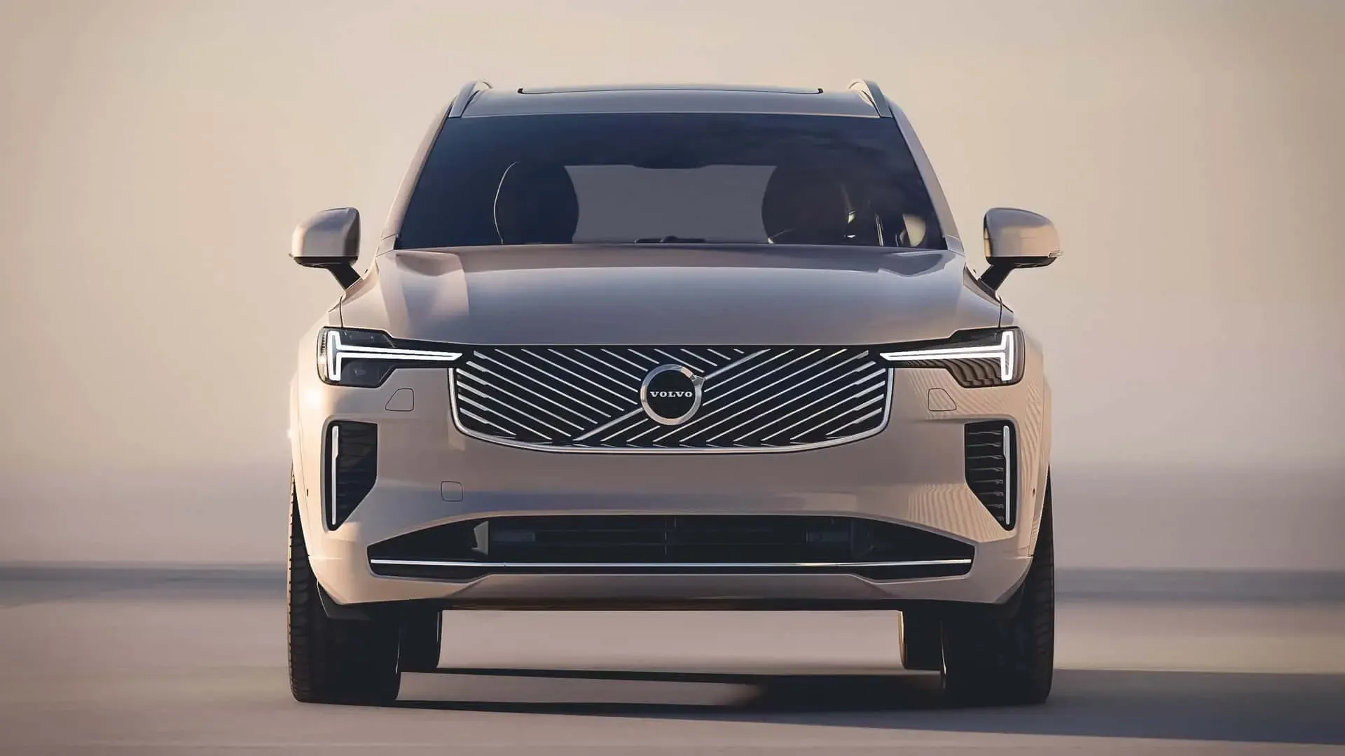 نمای بیرونی ولوو XC90 B5 شاسی‌بلند لوکس مایلد هیبرید